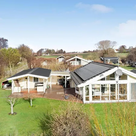 Holiday home 4 Bedroom Cozy In *