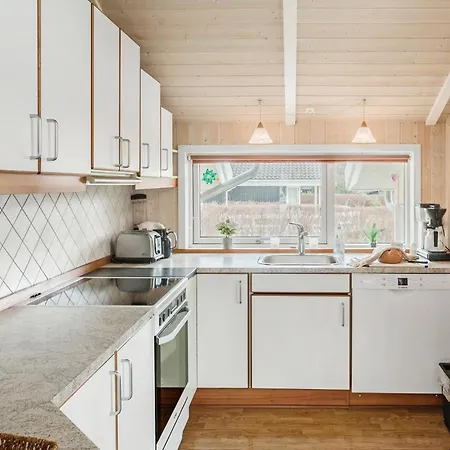 4 Bedroom Cozy In * Stege