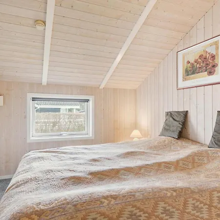 4 Bedroom Cozy In * Stege