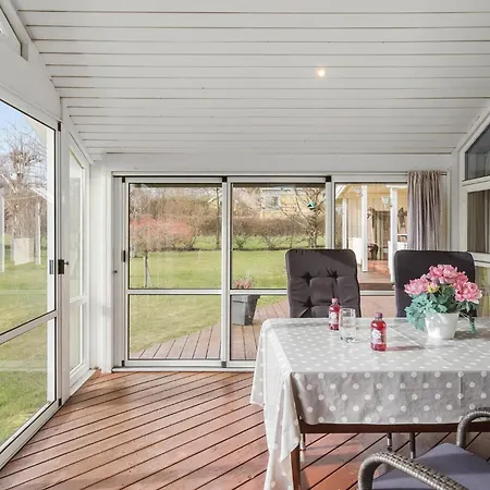 4 Bedroom Cozy In Holiday home Stege