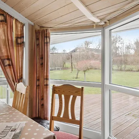 펜션 4 Bedroom Cozy In