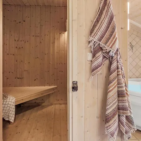 펜션 4 Bedroom Cozy In