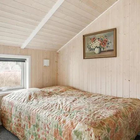 Holiday home 4 Bedroom Cozy In Stege