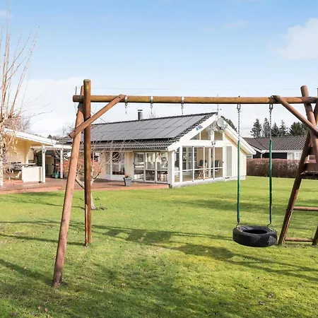 4 Bedroom Cozy In 펜션 스테지