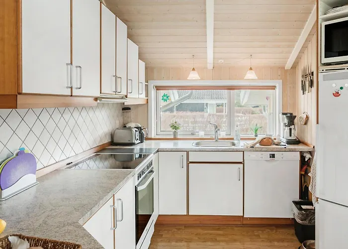 4 Bedroom Cozy In * Stege