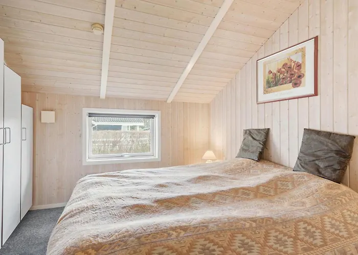 4 Bedroom Cozy In * Stege