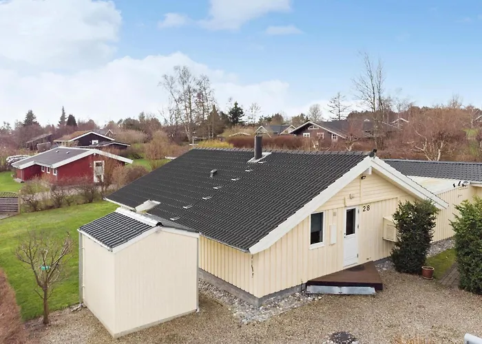 Holiday home 4 Bedroom Cozy In Stege